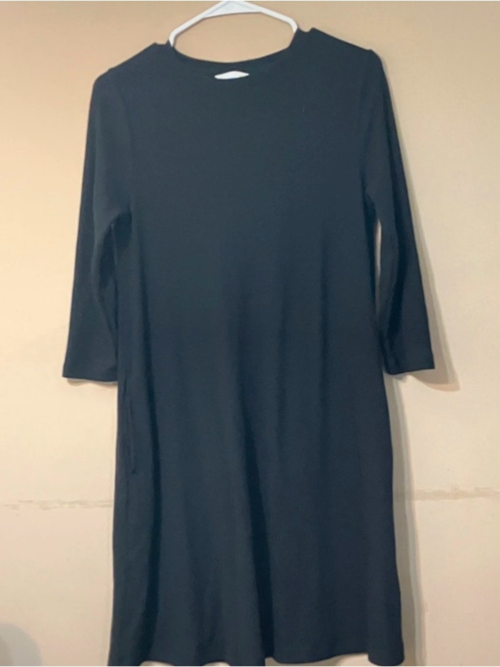 Time and Tru Black Long-Sleeve Crewneck Dress